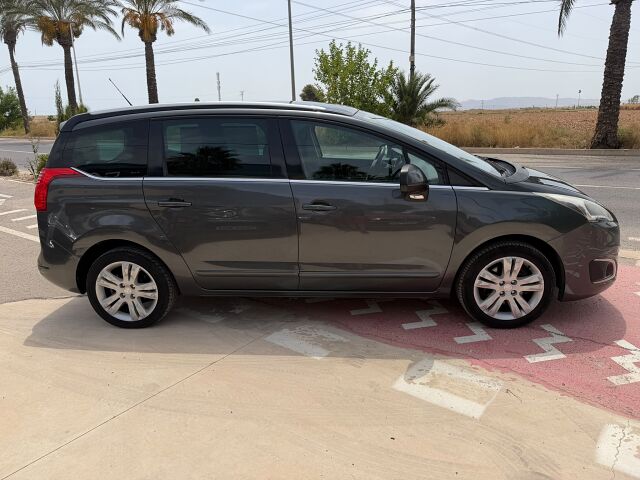 PEUGEOT 5008 ALLURE 1.6 HDI AUTO SPANISH LHD IN SPAIN 84000 MILES 7 SEATS 2015